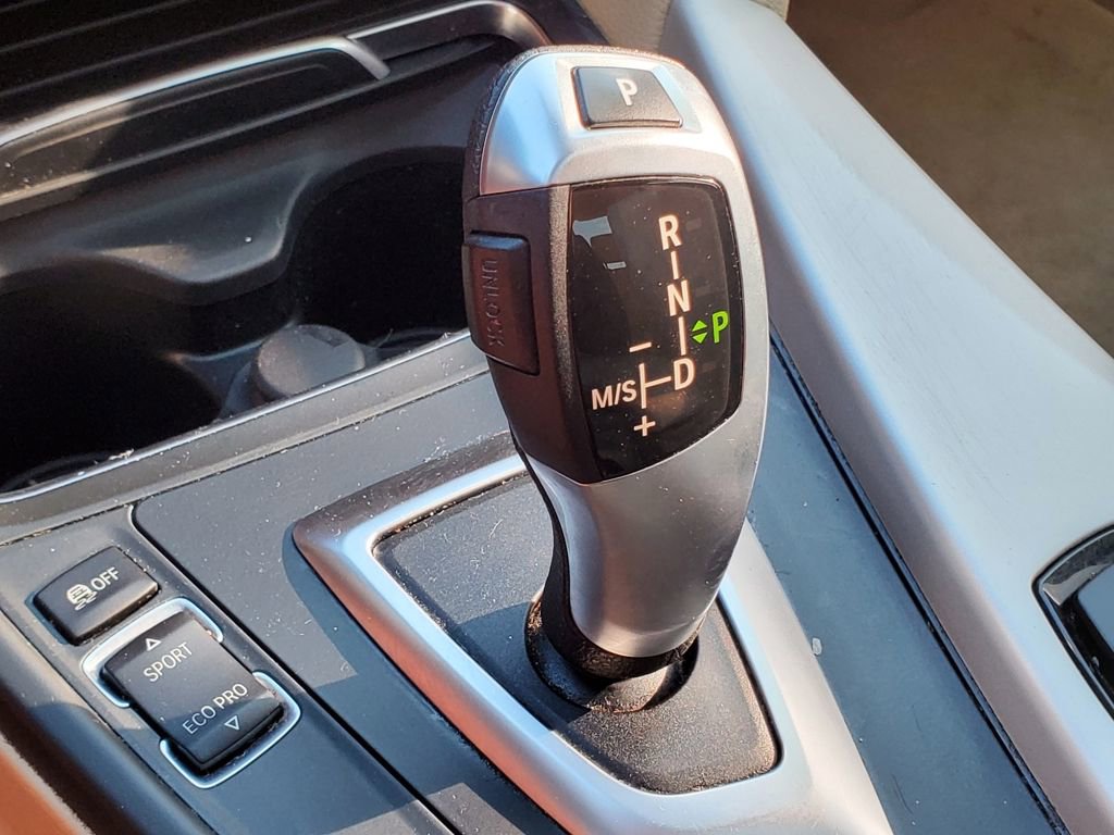 Used 2016 BMW 320i Sedan image 26