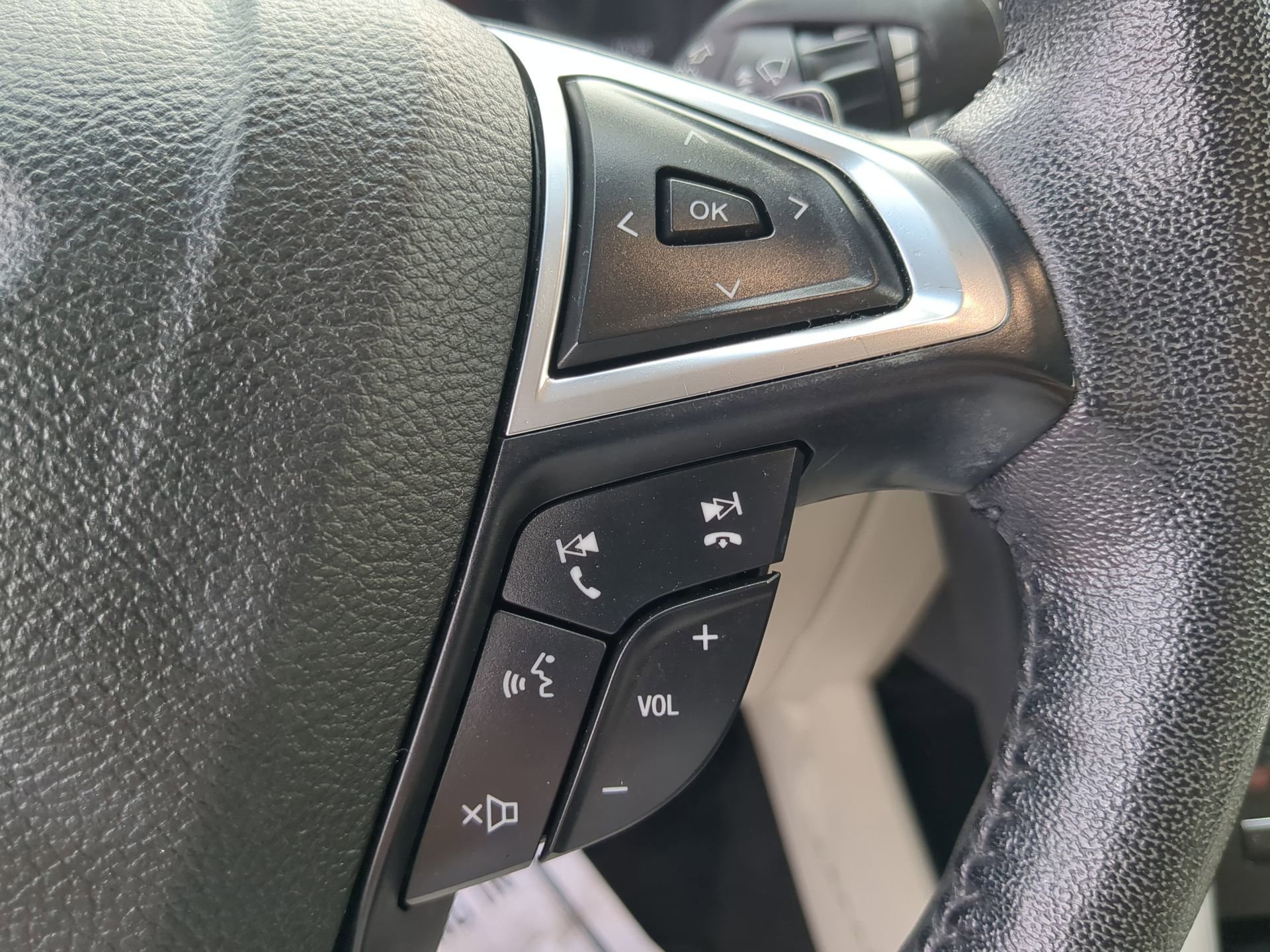 Certified 2018 Ford Edge Titanium w/ Ford Safe & Smart Package image 58