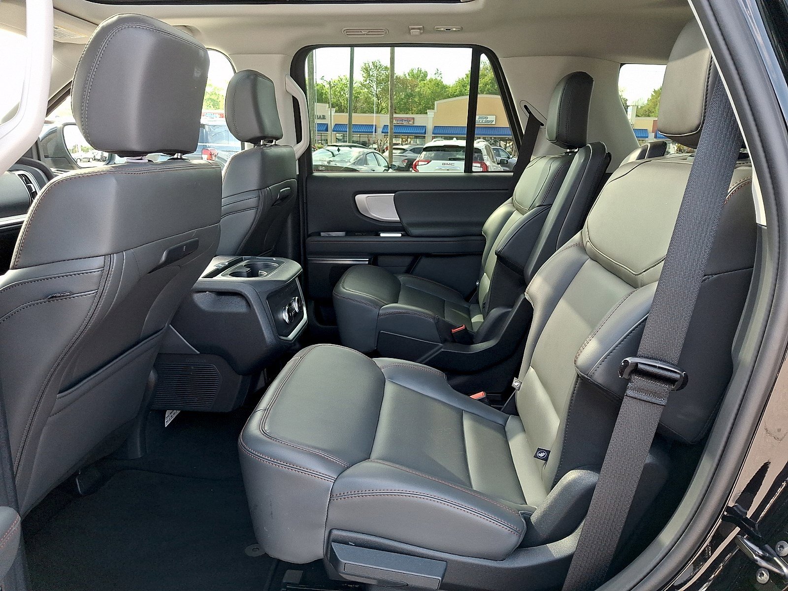 Certified 2025 Ford Expedition Active AWD/4WD image 9