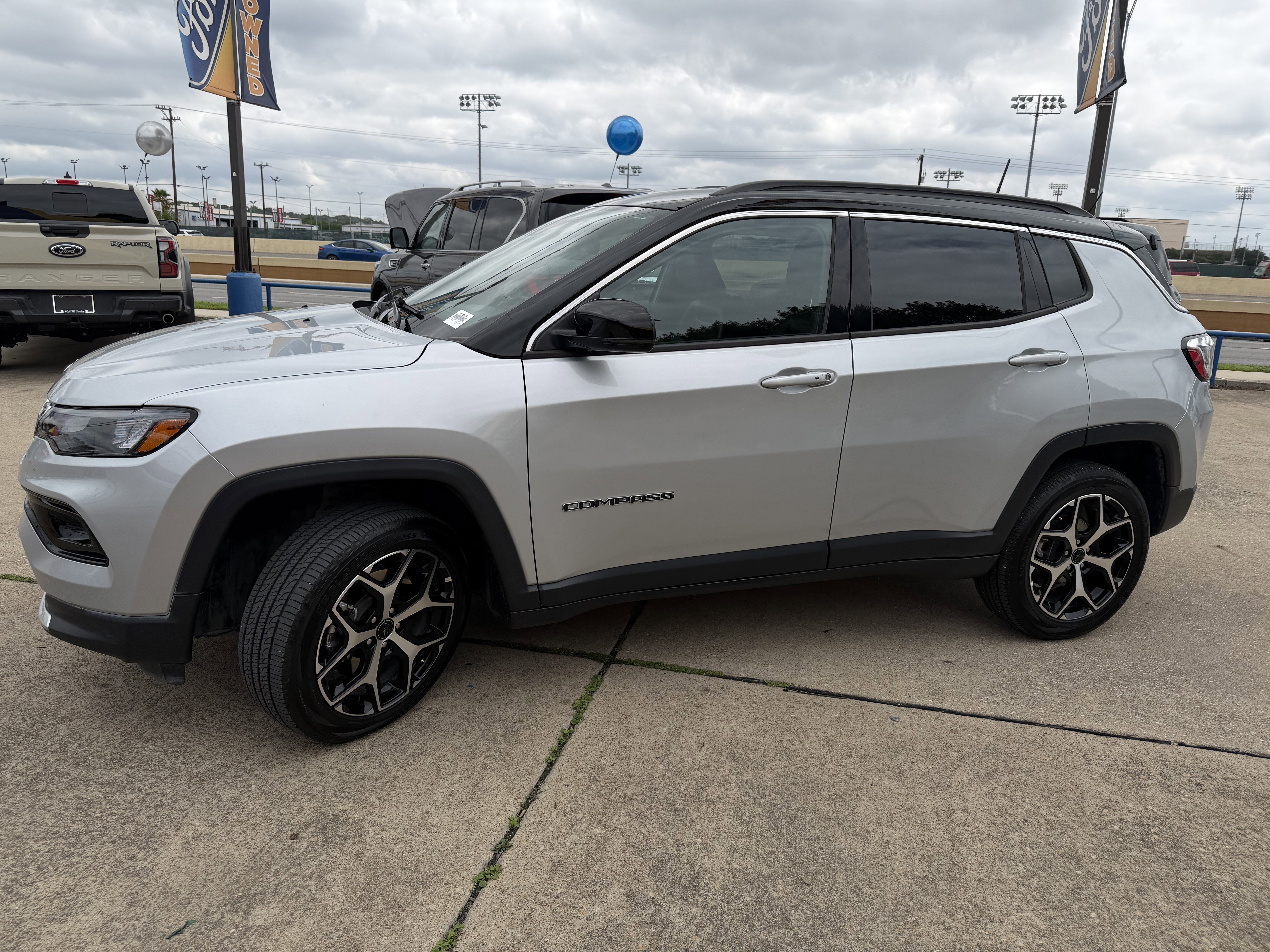 Used 2026 Jeep Compass Limited image 13