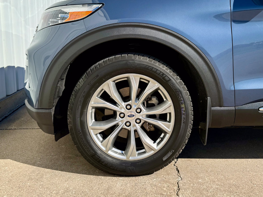 Certified 2021 Ford Explorer Limited w/ Equipment Group 301A AWD/4WD image 40