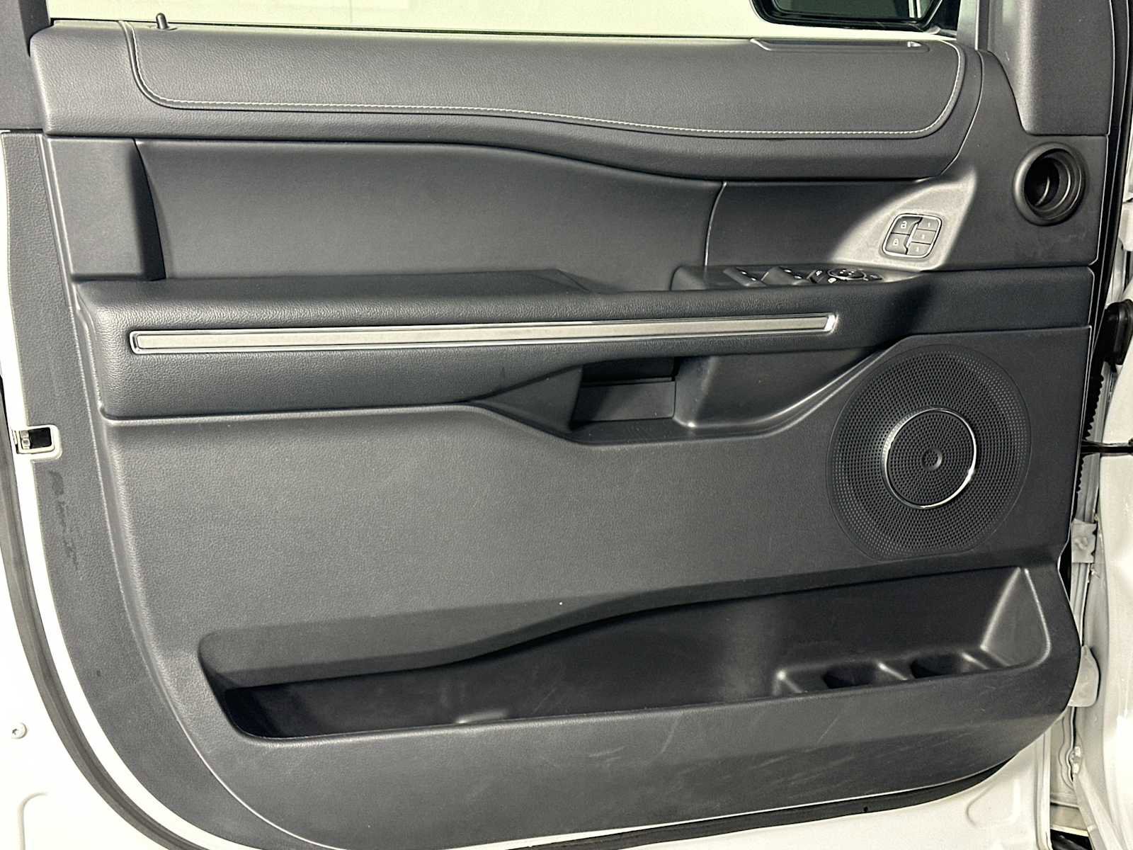 Certified 2024 Ford Expedition Max XLT image 9