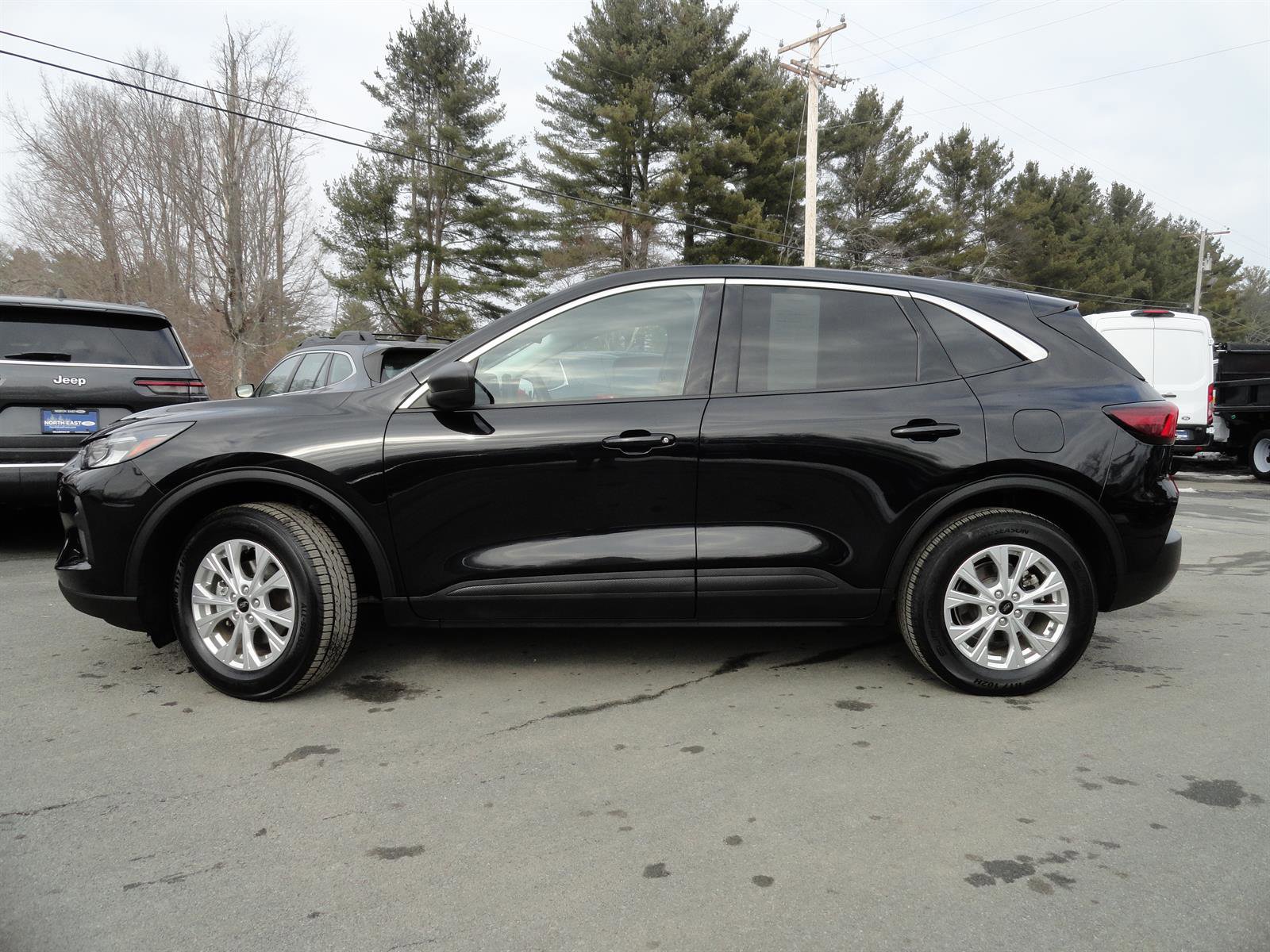 Certified 2024 Ford Escape Active AWD/4WD image 2