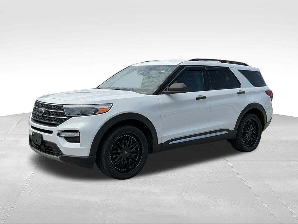 Certified 2023 Ford Explorer XLT w/ Equipment Group 202A AWD/4WD image 2