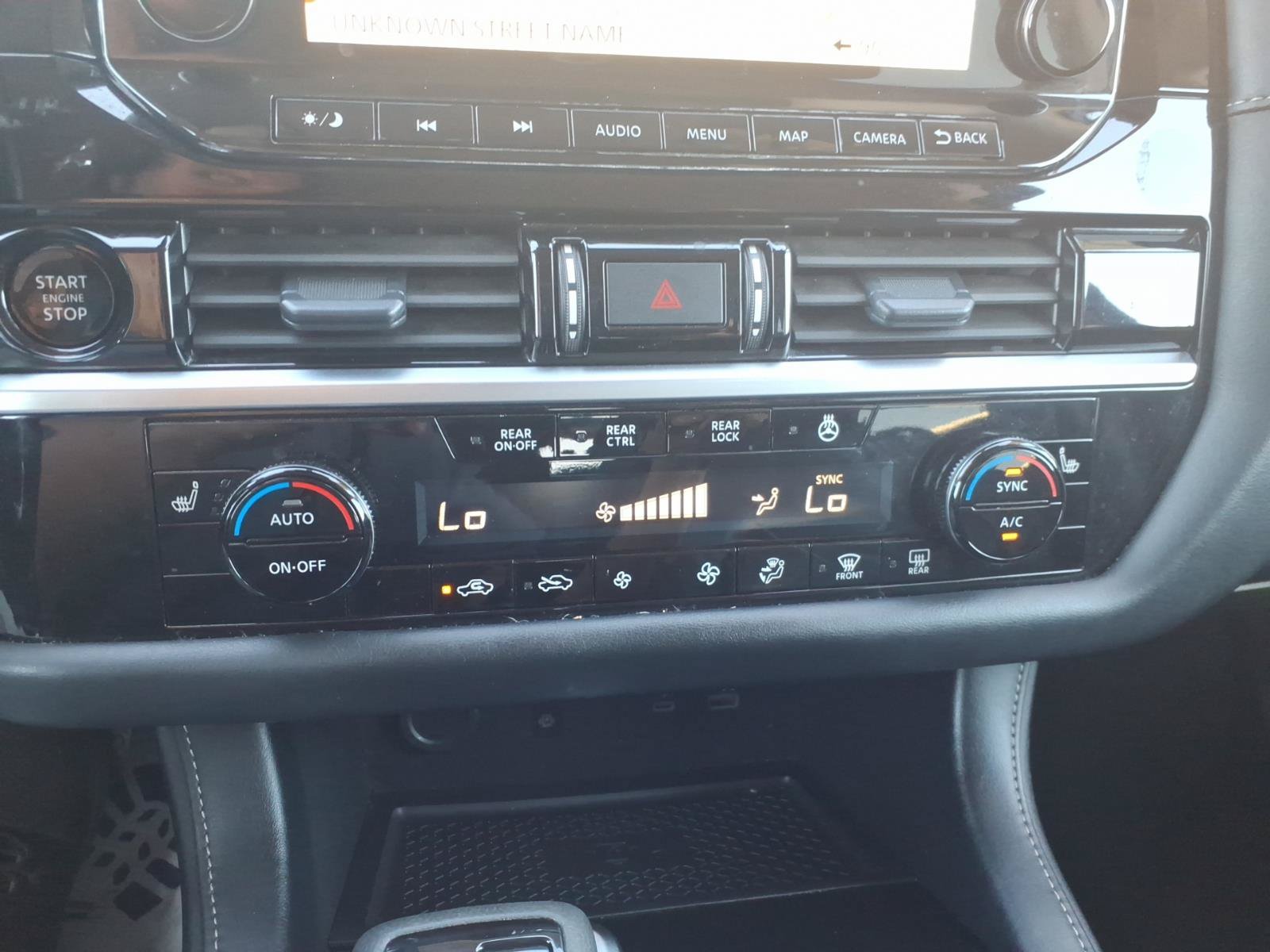 Used 2025 Nissan Pathfinder SL FWD image 24