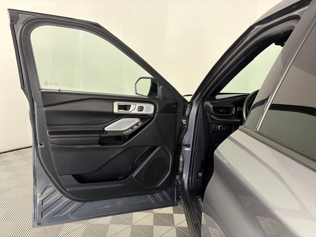 Certified 2023 Ford Explorer Platinum w/ Technology Package AWD/4WD image 10