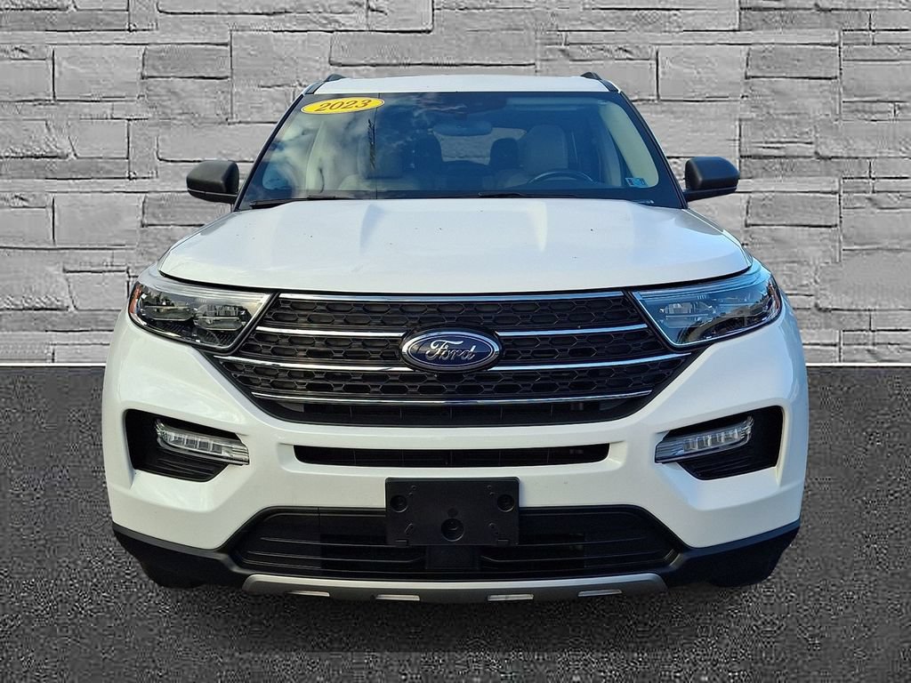 Certified 2023 Ford Explorer XLT w/ Equipment Group 202A AWD/4WD image 3