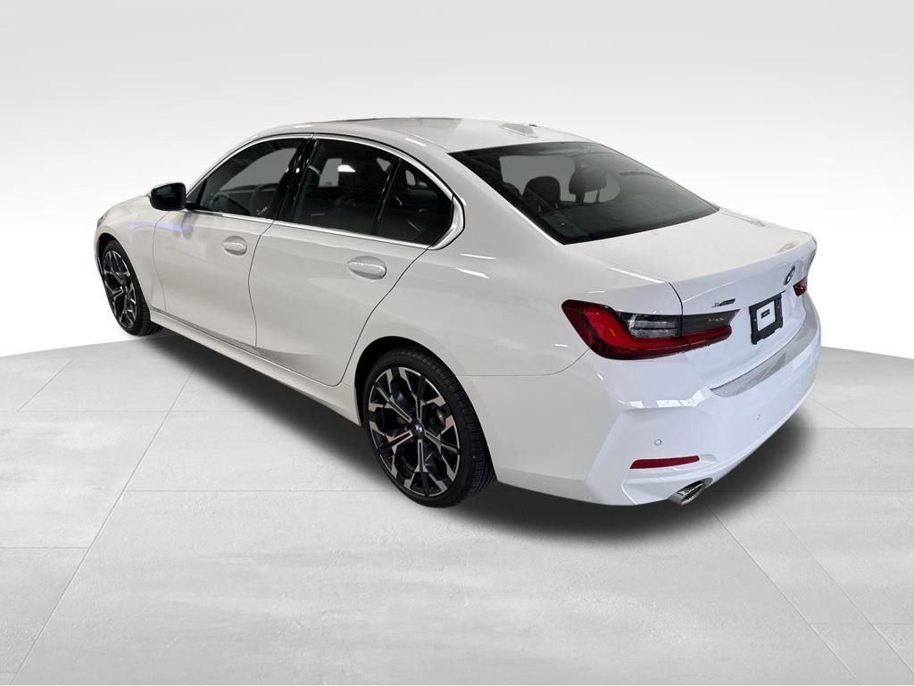 Used 2025 BMW 330i xDrive Sedan w/ Premium Package image 4