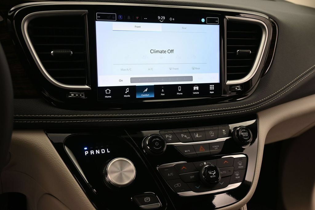 Used 2024 Chrysler Pacifica Limited FWD image 13