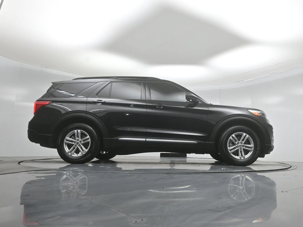 Certified 2024 Ford Explorer XLT RWD image 41