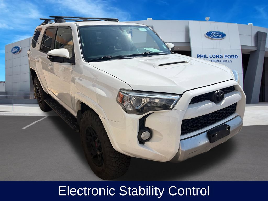 Used 2018 Toyota 4Runner SR5 AWD/4WD image 9