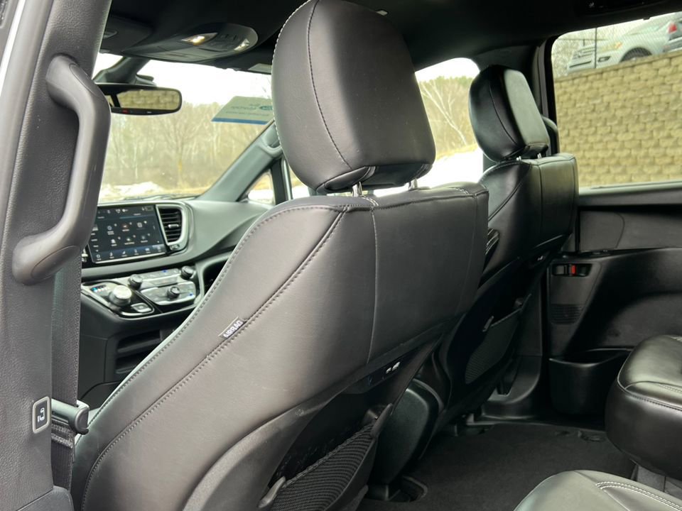 Used 2026 Chrysler Pacifica Select image 36