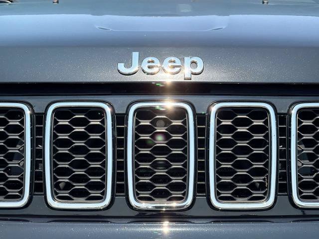 Used 2021 Jeep Grand Cherokee Limited w/ Premium Lighting Group AWD/4WD image 12