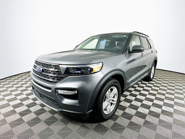 Certified 2022 Ford Explorer XLT w/ Equipment Group 202A image 5