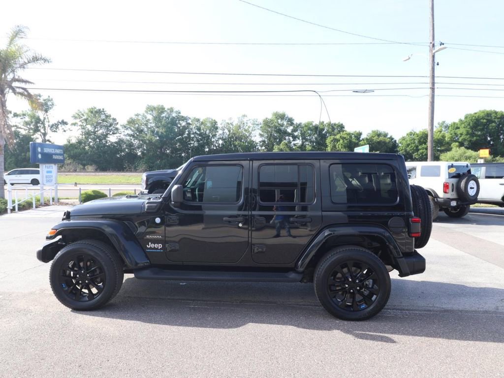 Used 2023 Jeep Wrangler Unlimited Sahara AWD/4WD image 13