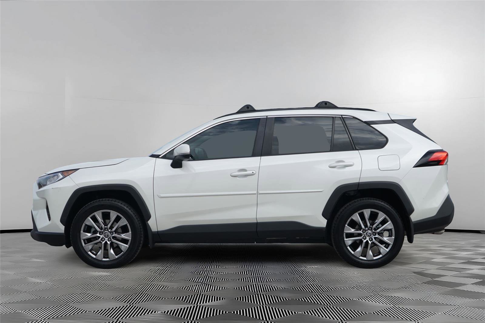Used 2021 Toyota RAV4 XLE Premium FWD image 7