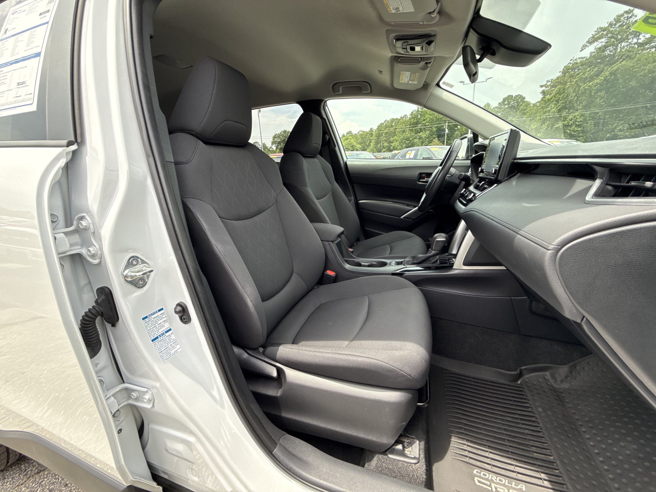 Used 2022 Toyota Corolla Cross LE AWD/4WD image 11