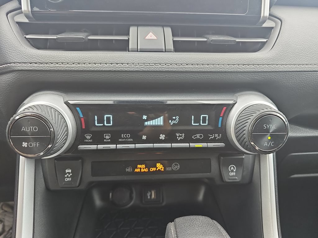 Used 2025 Toyota RAV4 XLE FWD image 22