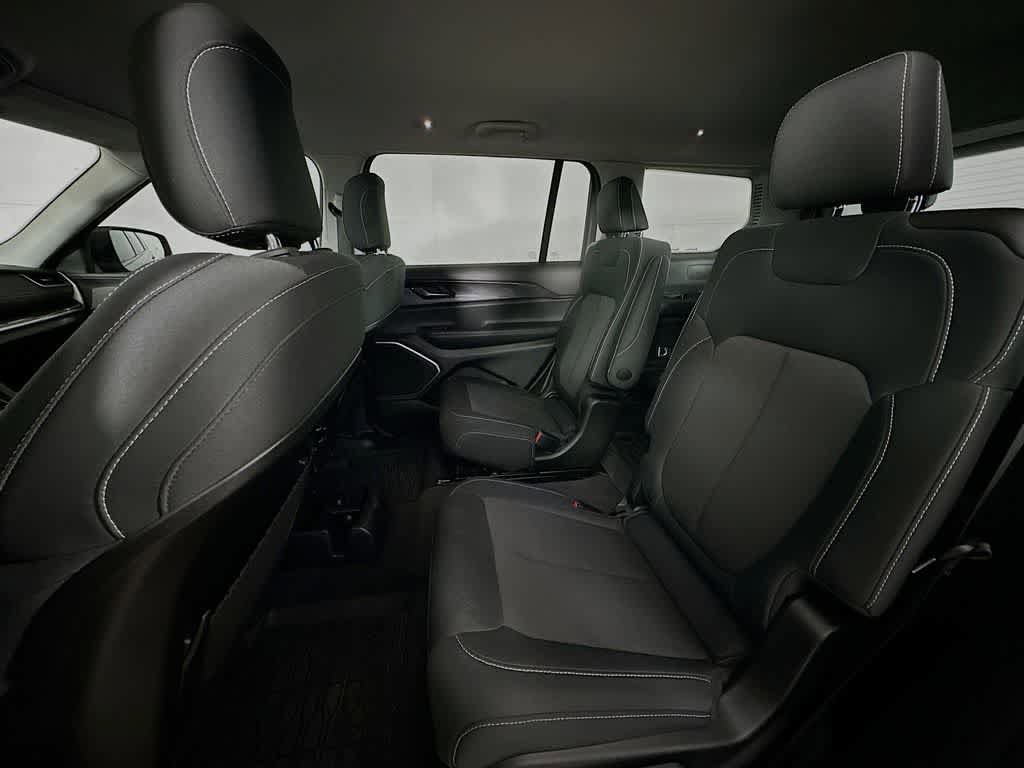 Used 2022 Jeep Grand Cherokee L Laredo w/ Luxury Tech Group I AWD/4WD image 14