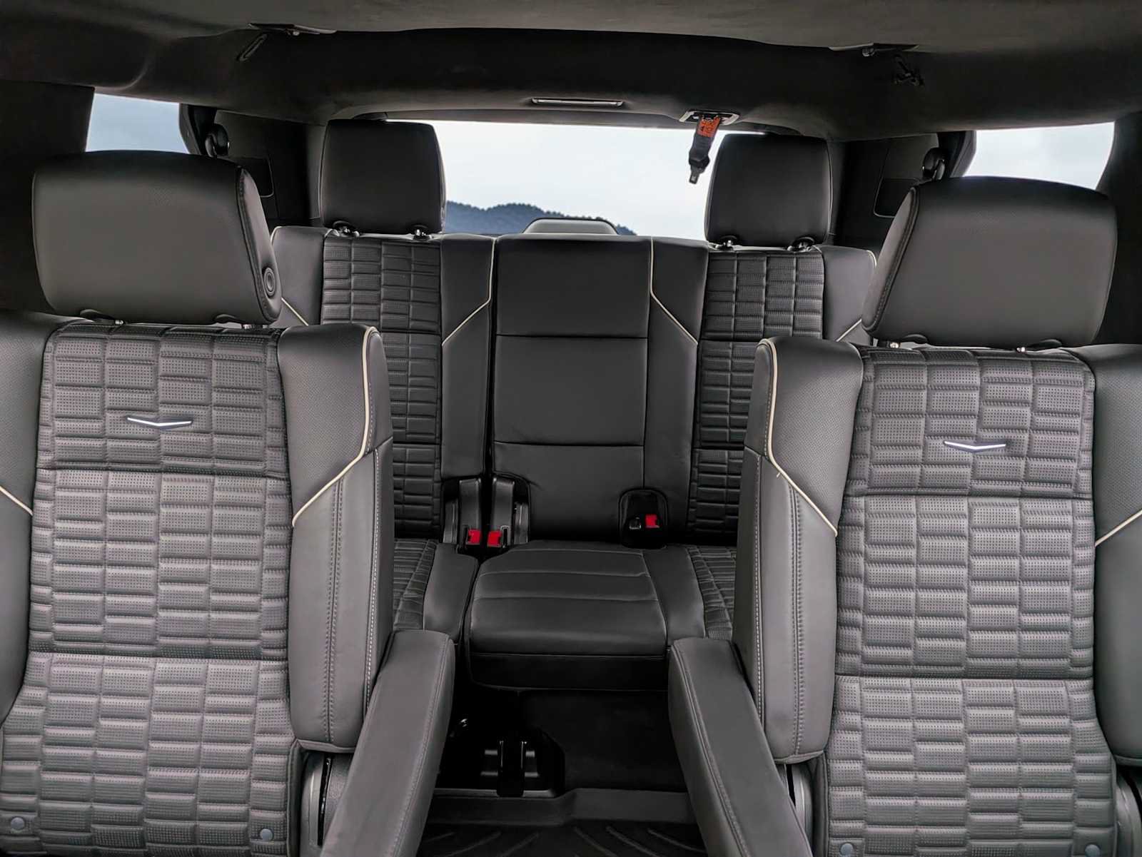 Used 2023 Cadillac Escalade Premium Luxury Platinum w/ LPO, Radiant Package AWD/4WD image 21