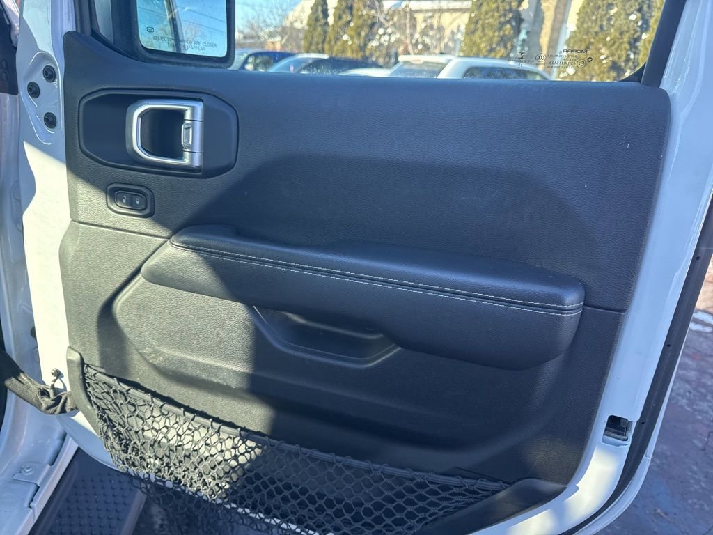 Used 2020 Jeep Wrangler Unlimited Sahara image 33