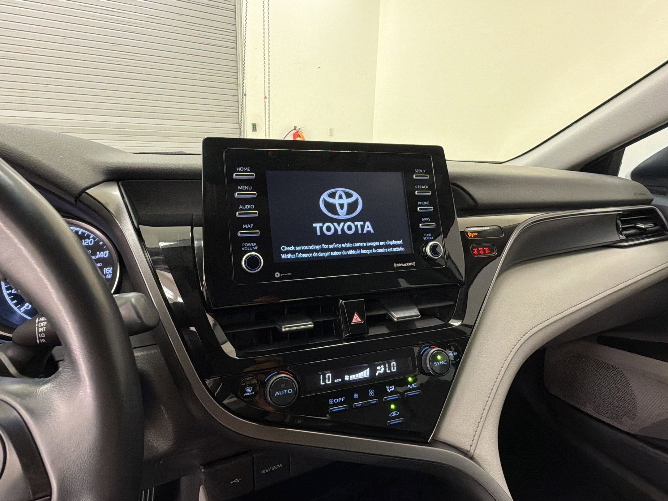 Used 2022 Toyota Camry SE FWD image 24
