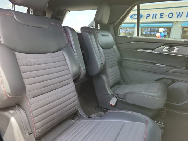 Certified 2025 Ford Explorer ST-Line w/ Premium Package RWD image 17