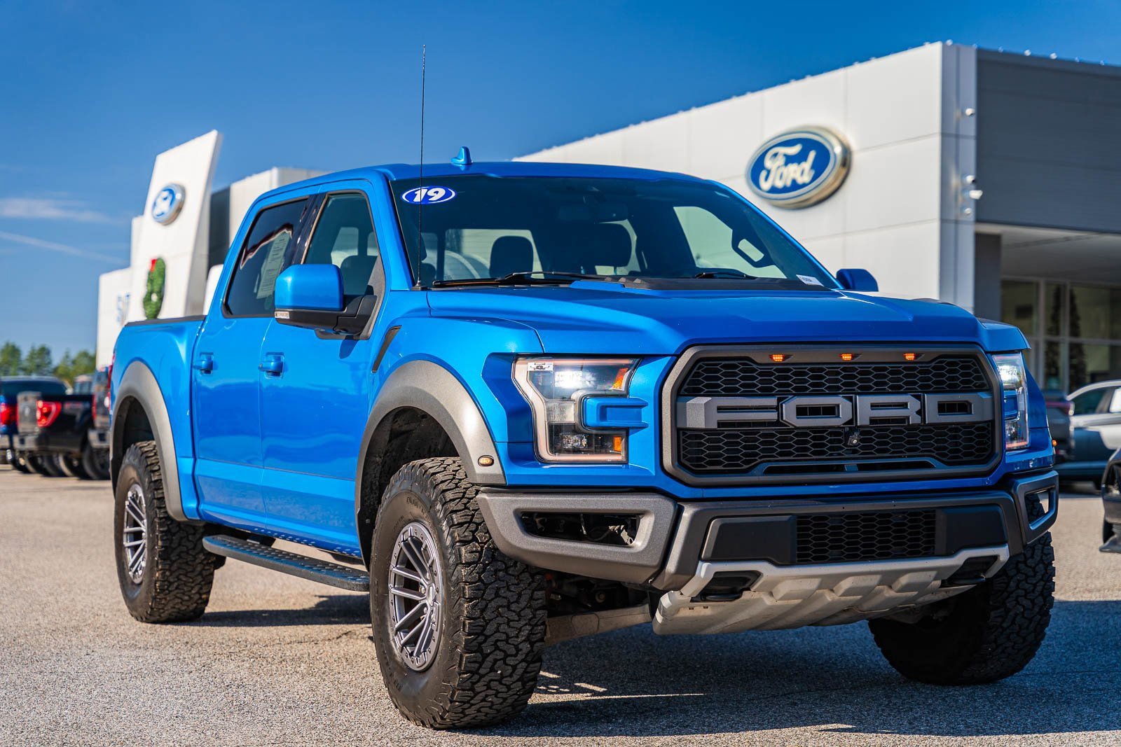 Certified 2019 Ford F150 Raptor w/ Equipment Group 802A Luxury image 7