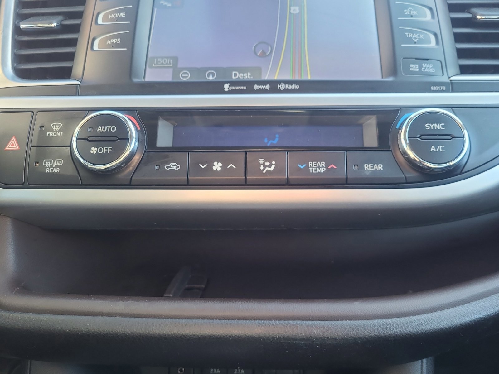 Used 2018 Toyota Highlander XLE image 30