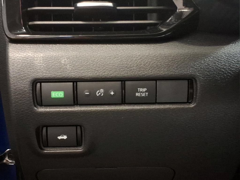 Used 2025 Nissan Sentra SV FWD image 18