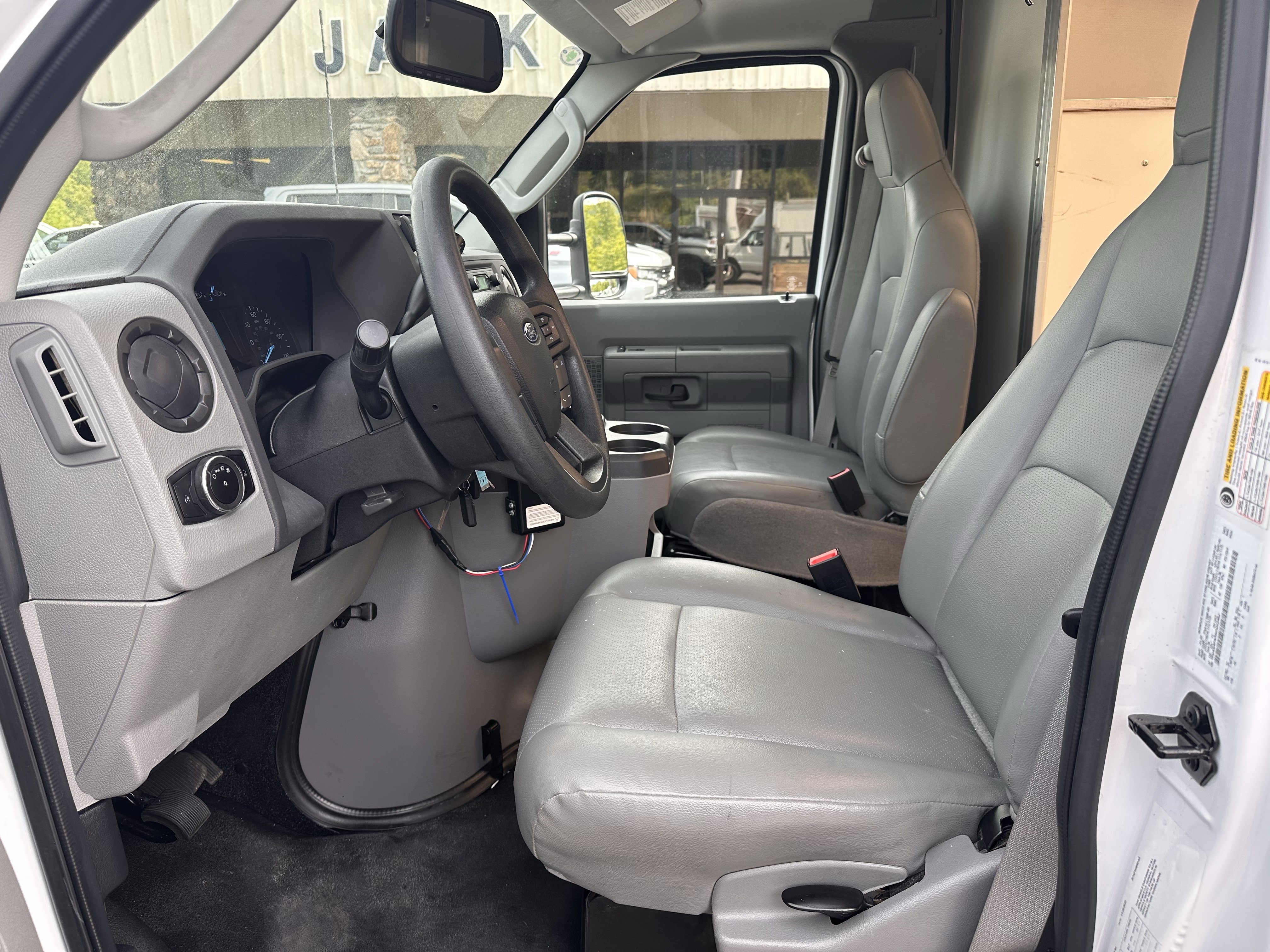 Certified 2024 Ford E-450 and Econoline 450 Super Duty w/ Power Windows & Locks Group RWD image 8