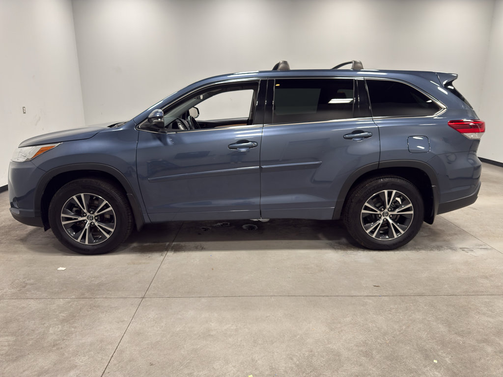 Used 2017 Toyota Highlander LE image 5