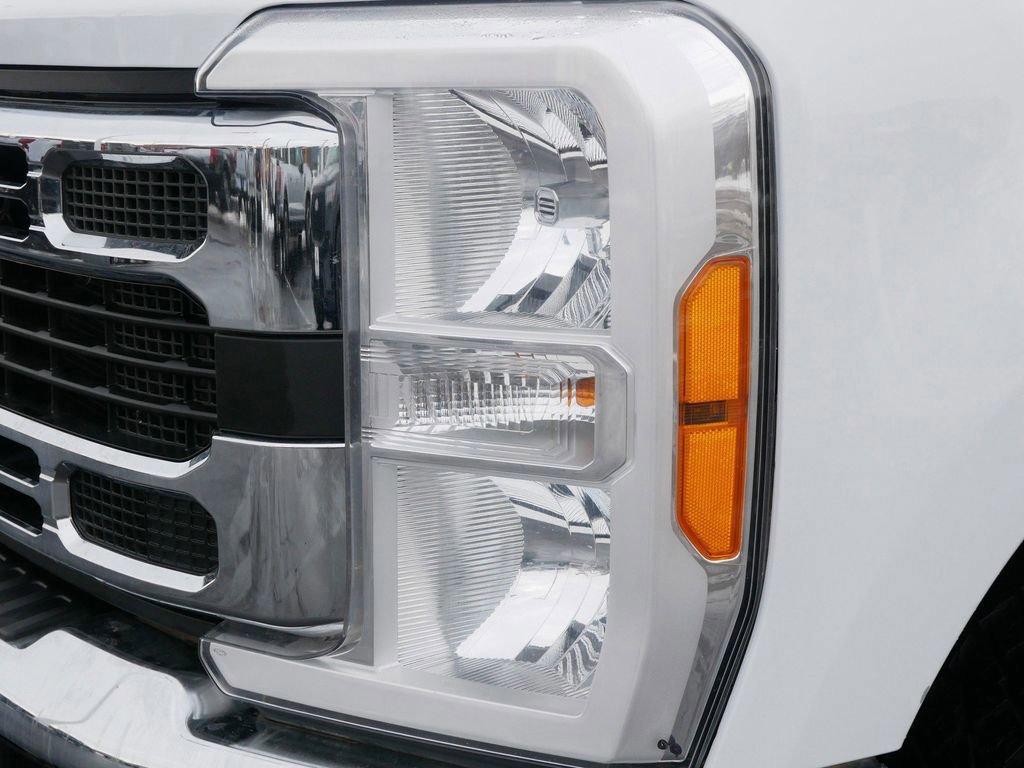 Certified 2023 Ford F250 XLT w/ FX4 Off-Road Package image 5