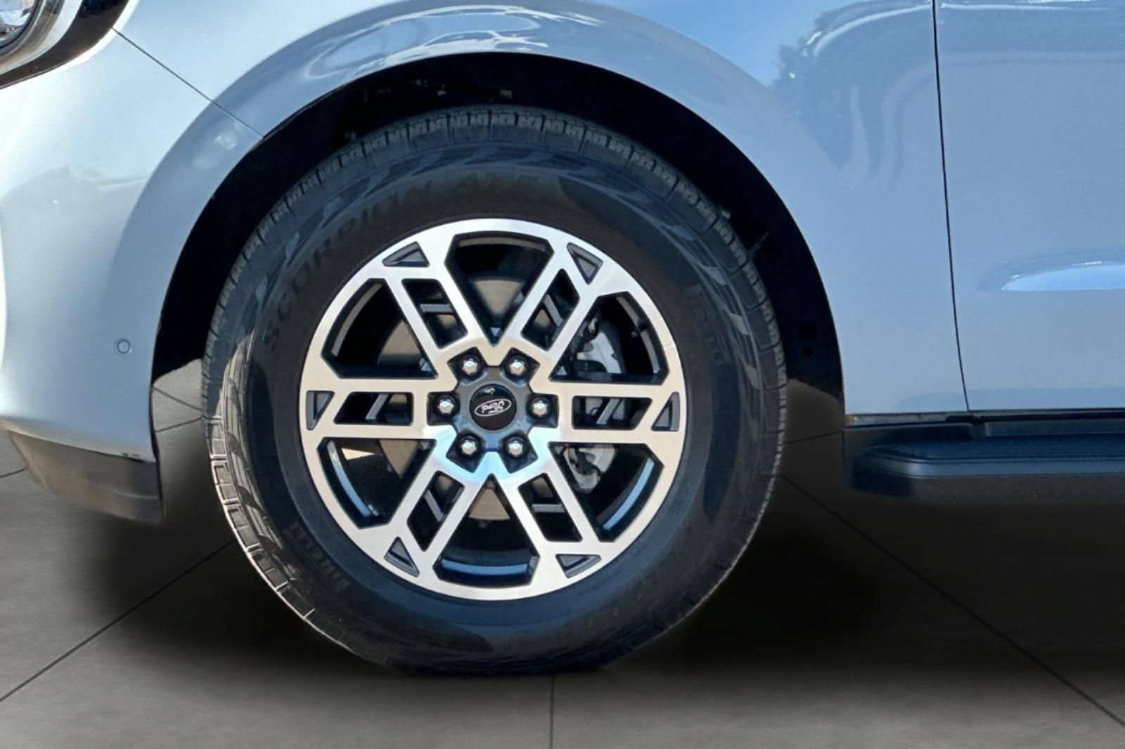 Certified 2025 Ford Expedition Active AWD/4WD image 31