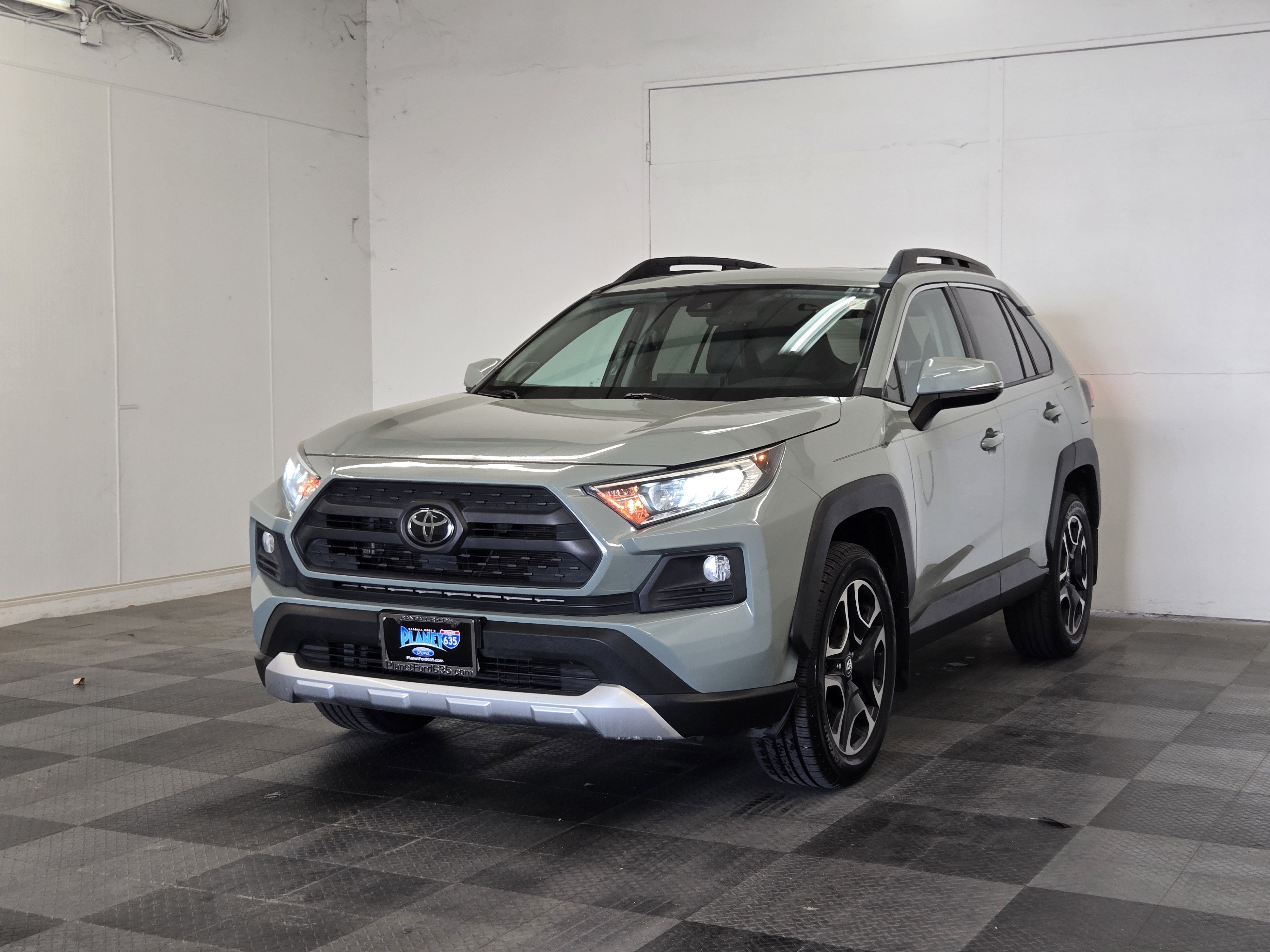 Used 2019 Toyota RAV4 Adventure AWD/4WD image 4