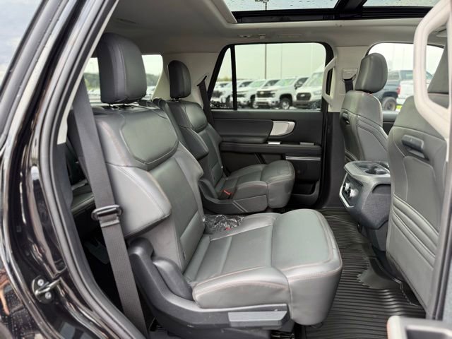 Certified 2025 Ford Expedition Active AWD/4WD image 18