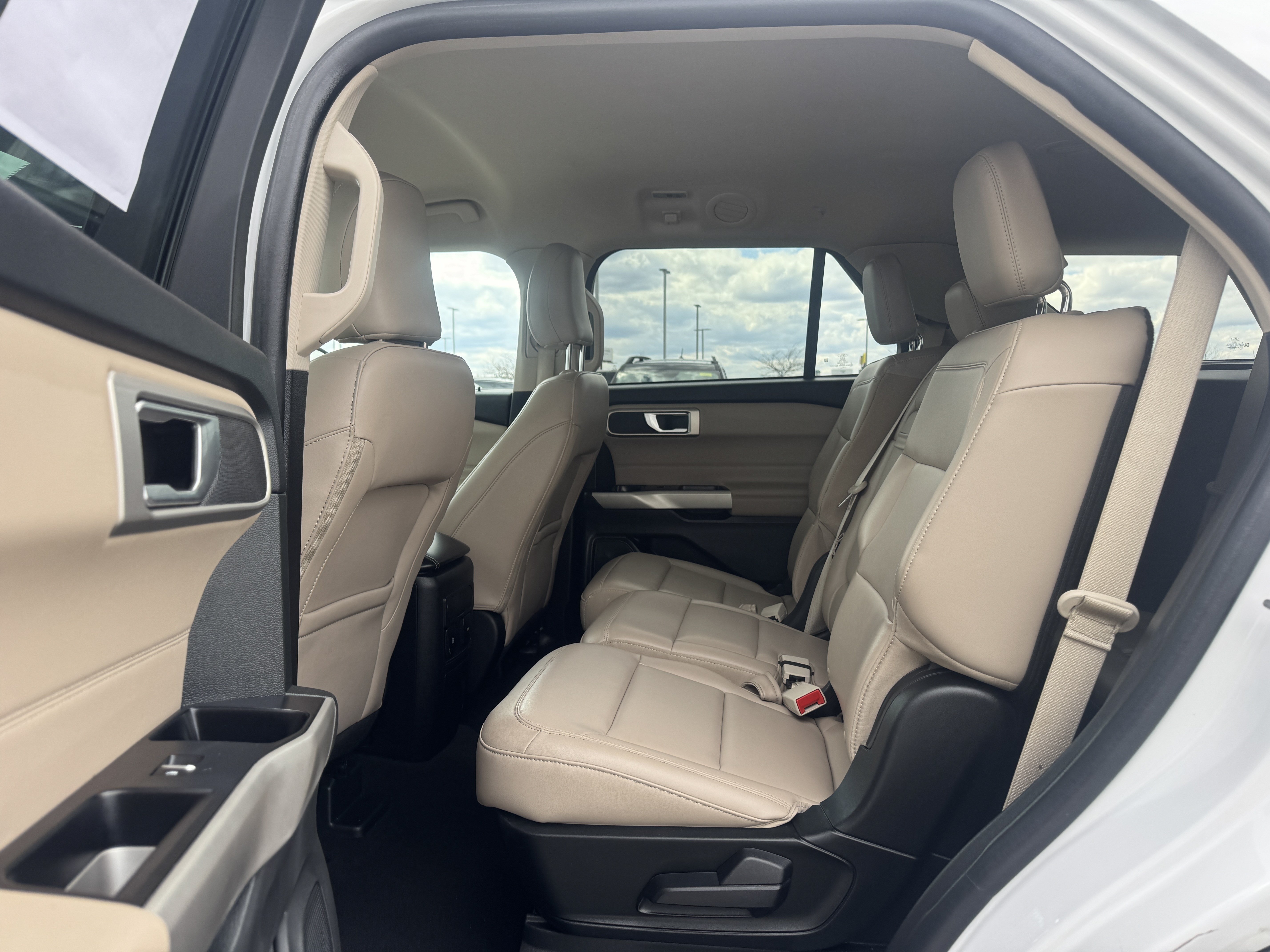 Certified 2023 Ford Explorer XLT w/ Equipment Group 202A AWD/4WD image 19