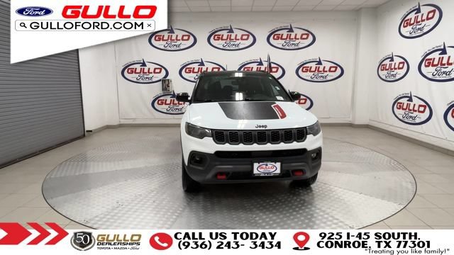 Used 2025 Jeep Compass Trailhawk w/ Trailer Tow Group AWD/4WD image 3