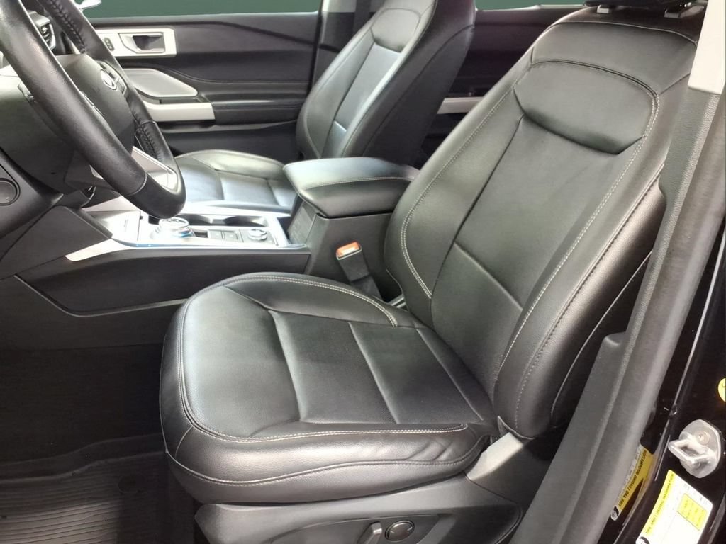 Certified 2022 Ford Explorer Limited w/ Limited Technology Package AWD/4WD image 8