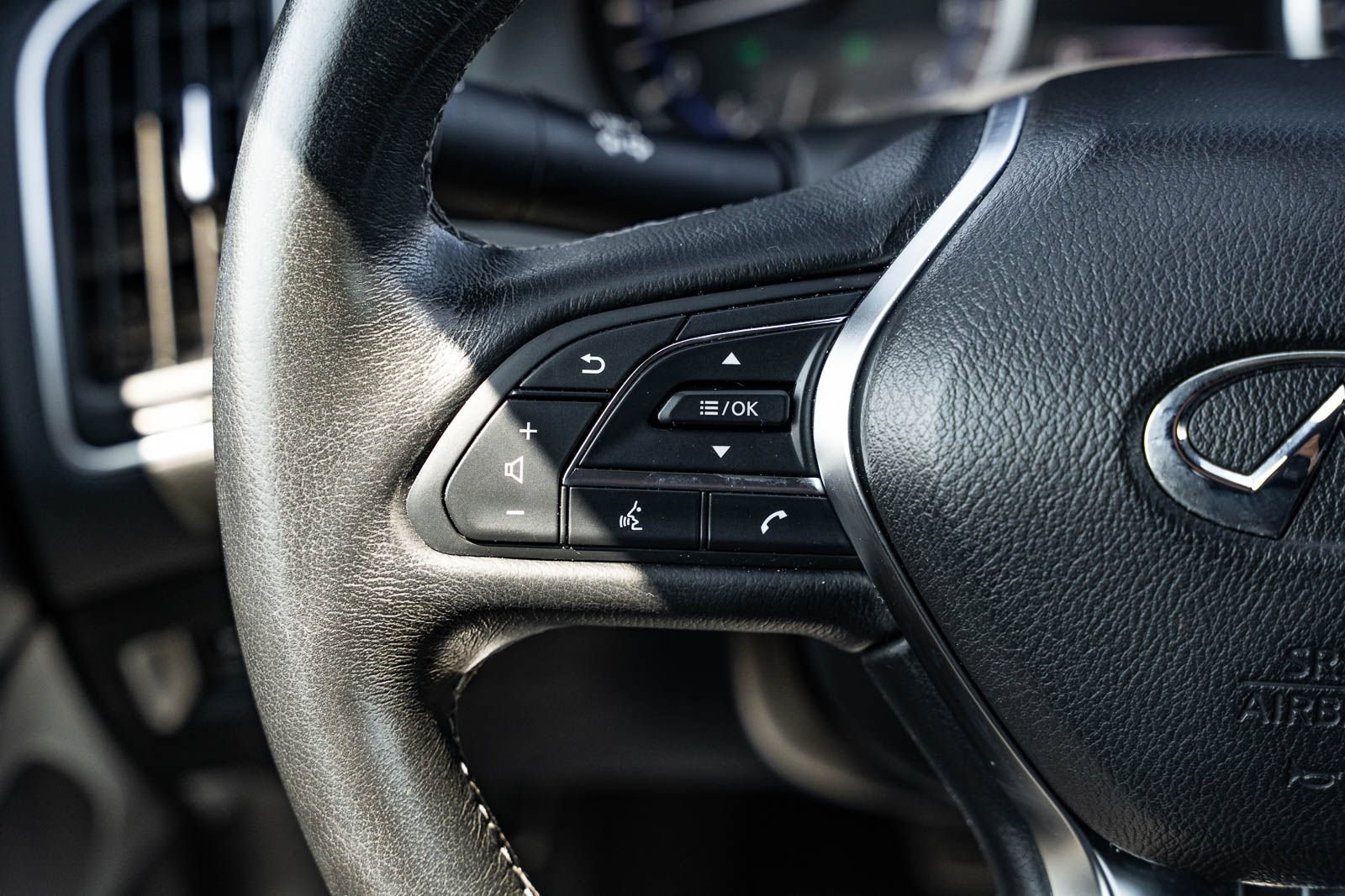Used 2019 INFINITI Q60 3.0t w/ Cargo Package RWD image 23