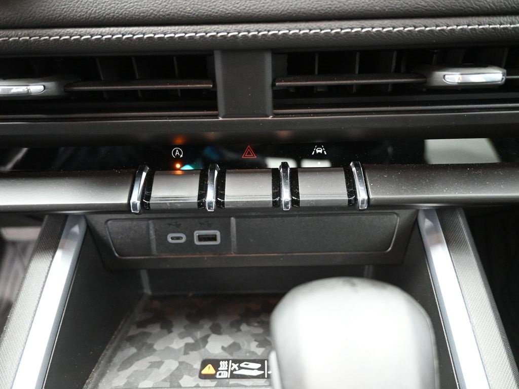 Used 2024 Chevrolet Colorado LT w/ LT Convenience Package III image 16