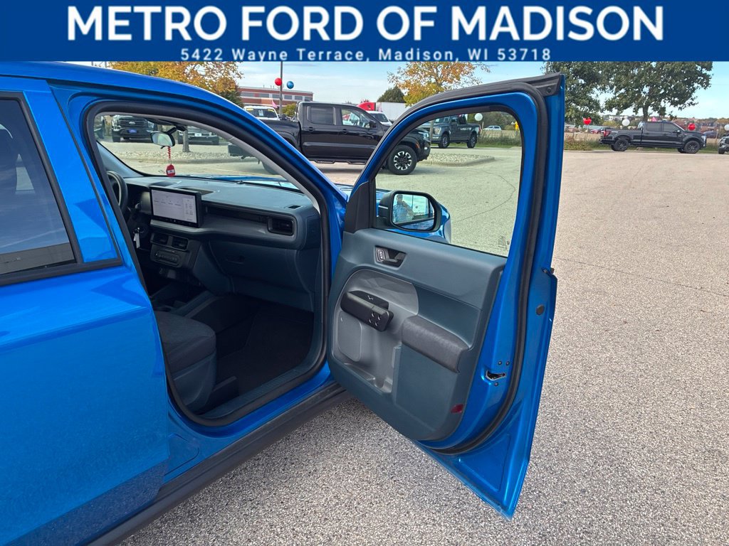 Certified 2025 Ford Maverick XL FWD image 43