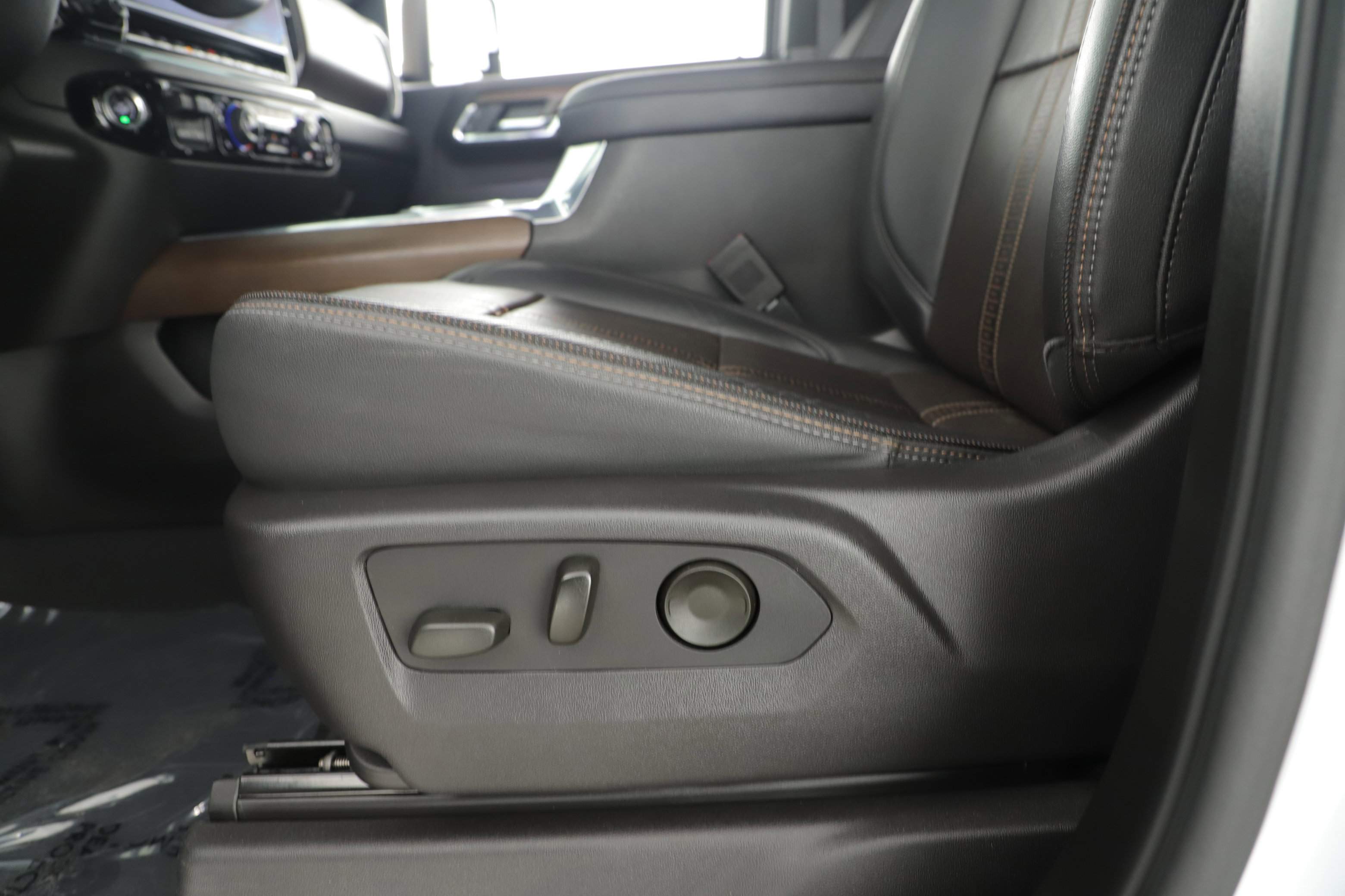 Used 2024 Chevrolet Silverado 3500 High Country w/ Technology Package image 13