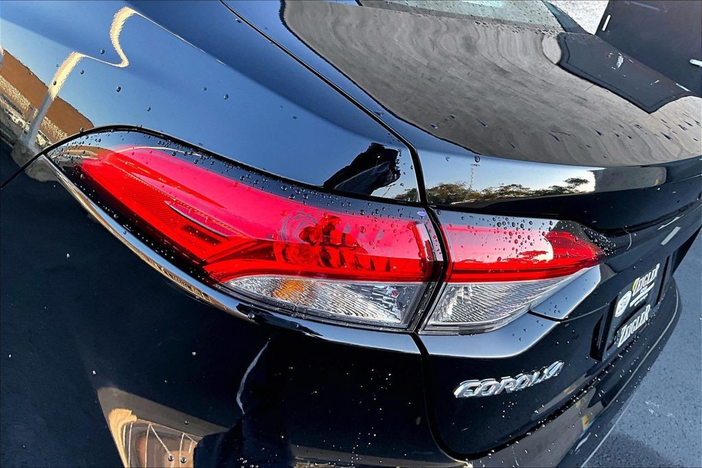 Used 2025 Toyota Corolla LE FWD image 28