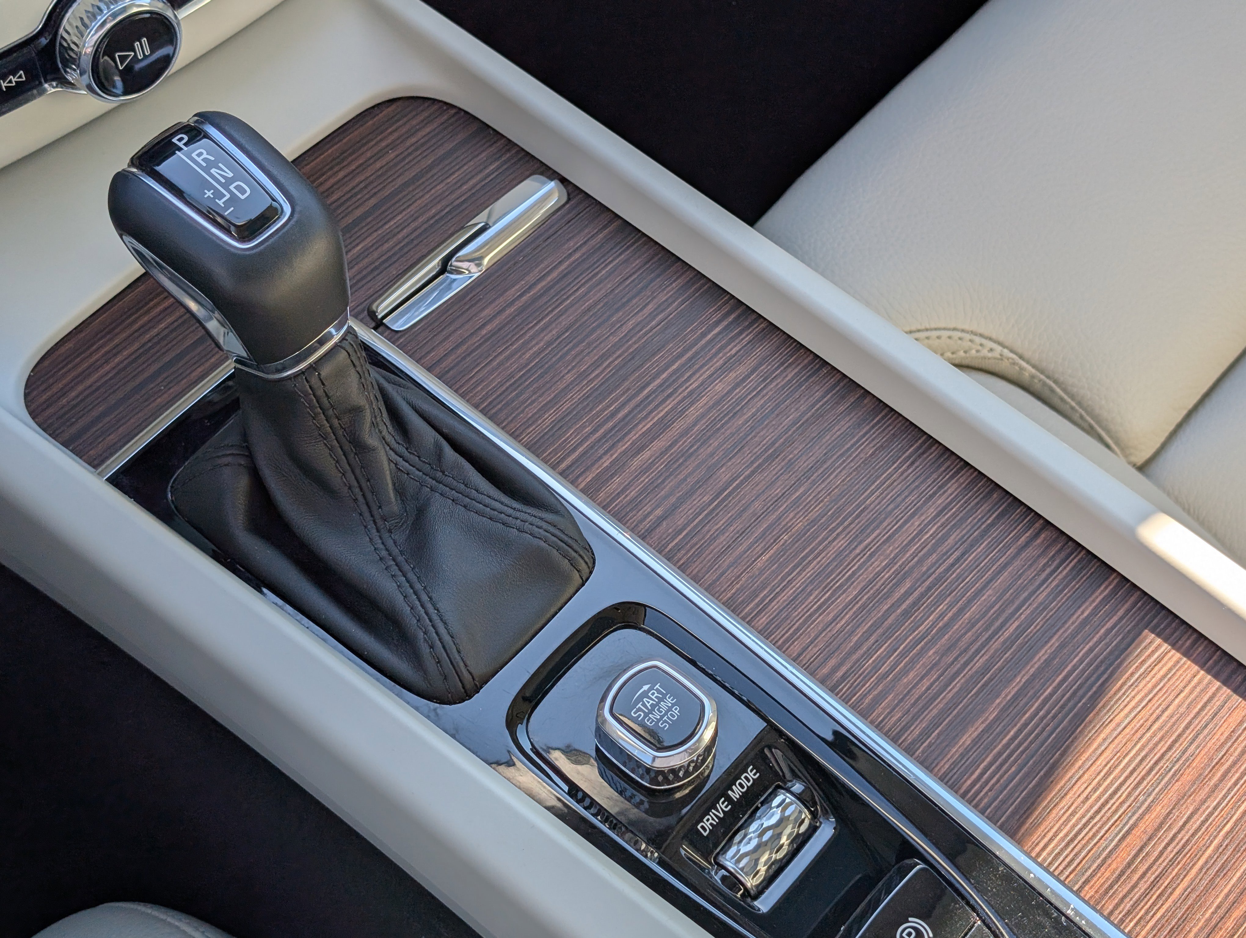 Used 2020 Volvo XC60 T5 Inscription w/ Protection Package Premier image 28