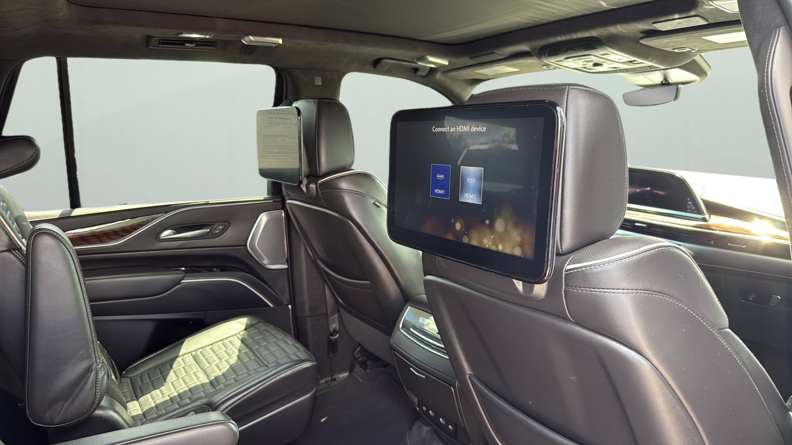 Used 2022 Cadillac Escalade Sport Platinum w/ Heavy-Duty Trailer Package AWD/4WD image 28
