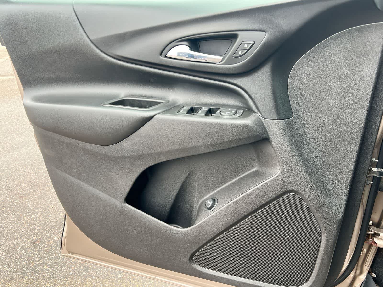 Used 2018 Chevrolet Equinox LT FWD image 29