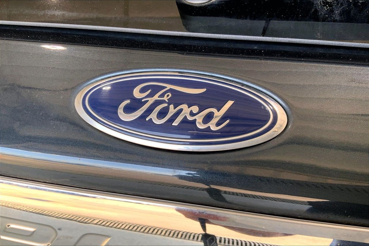 Certified 2024 Ford Explorer XLT RWD image 6