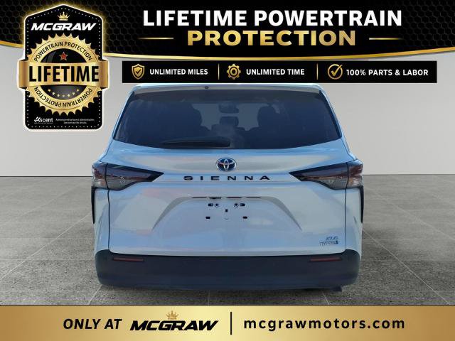 Used 2024 Toyota Sienna XLE FWD image 6