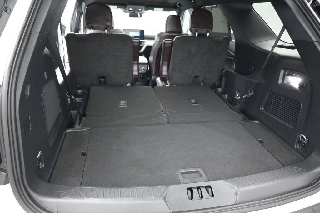 Certified 2025 Ford Explorer Platinum RWD image 10